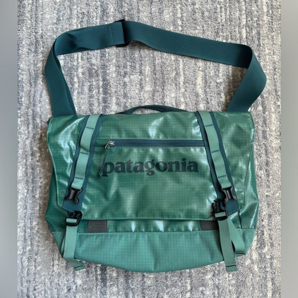 patagonia Black Hole Messenger Bag Shoulder 12L